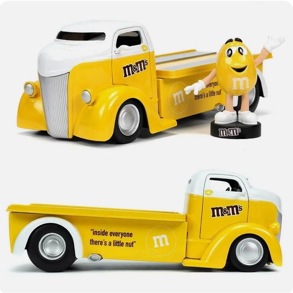 NWT - Jada M&M’s Yellow & 1947 Ford Coe Flatbed 1:24 Die Cast - Picture 4 of 10